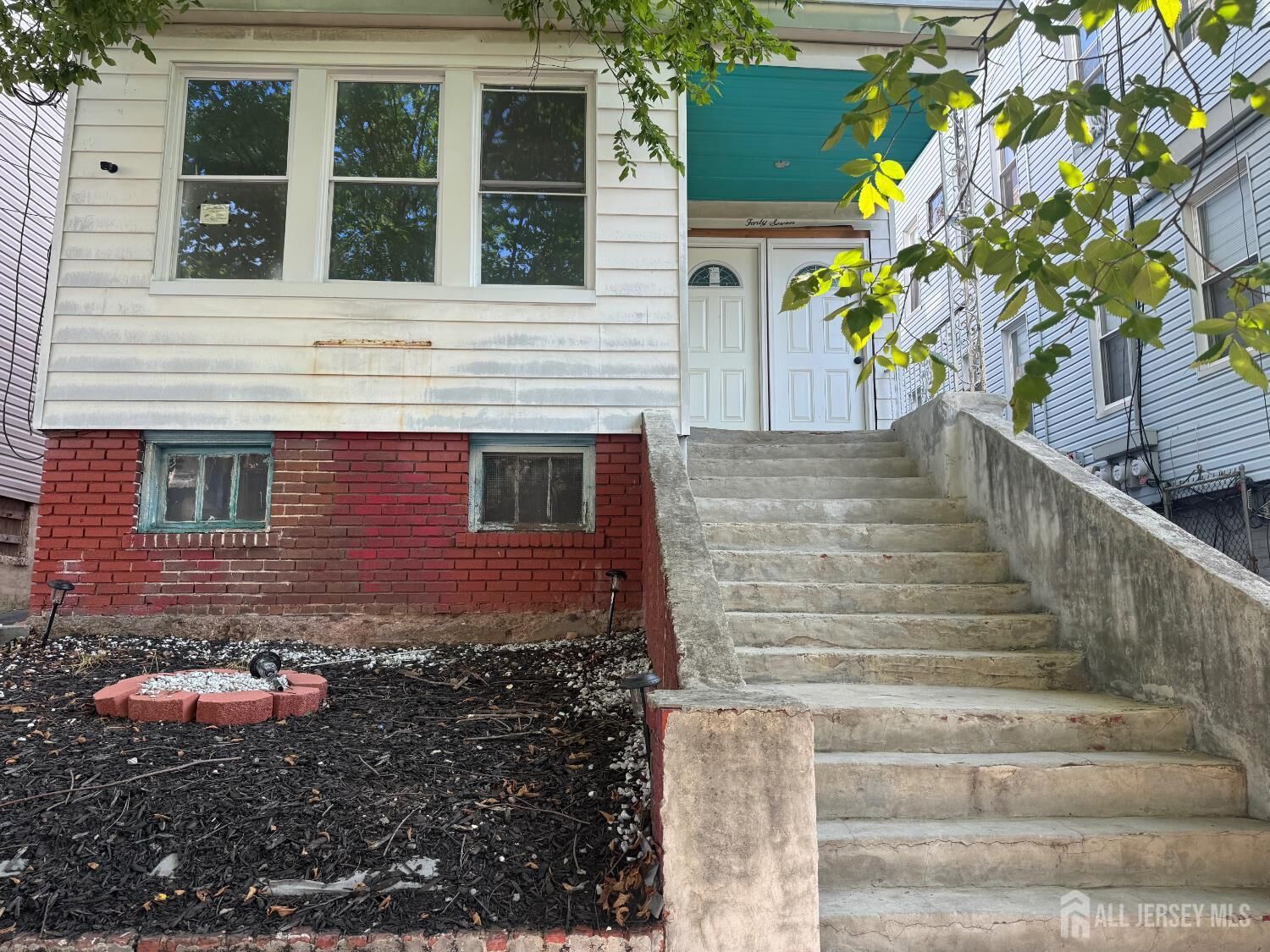 Property Photo:  47 Rose Terrace  NJ 07108 