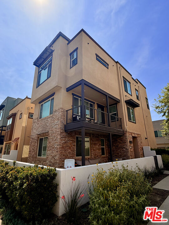 Property Photo:  657 Daniel Freeman Cir  CA 90301 