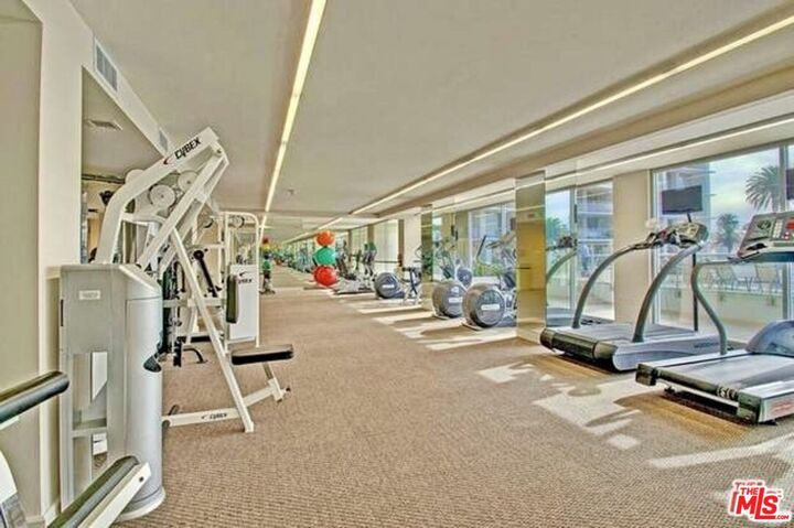 Property Photo: 201 Ocean Ave CA 90402