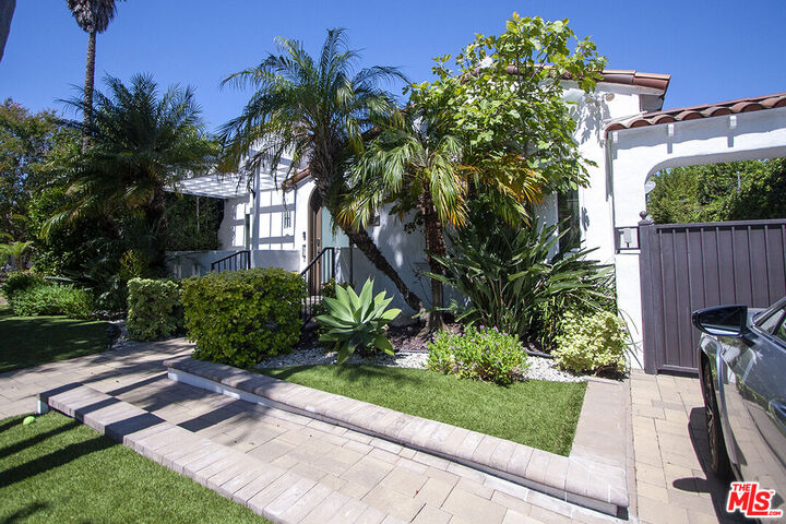 Property Photo:  1173 S Point View St  CA 90035 
