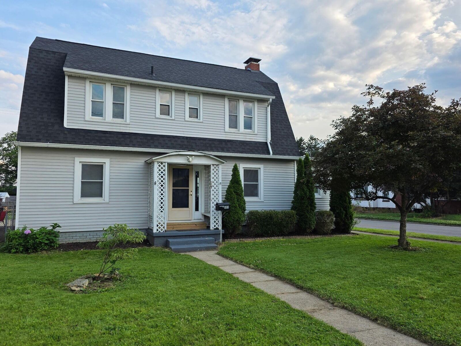 Property Photo:  809 W Main Street  OH 43055 