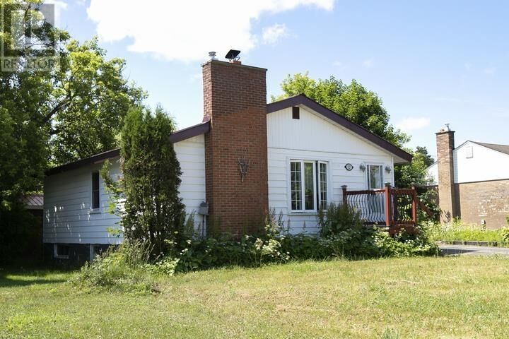 Property Photo:  527 Placid Ave  ON P6B 3M4 