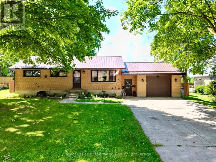Property Photo: 23 York Crescent ON N0M 1X0