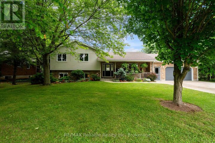 Property Photo: 33768 Maple Court ON N0M 1G0