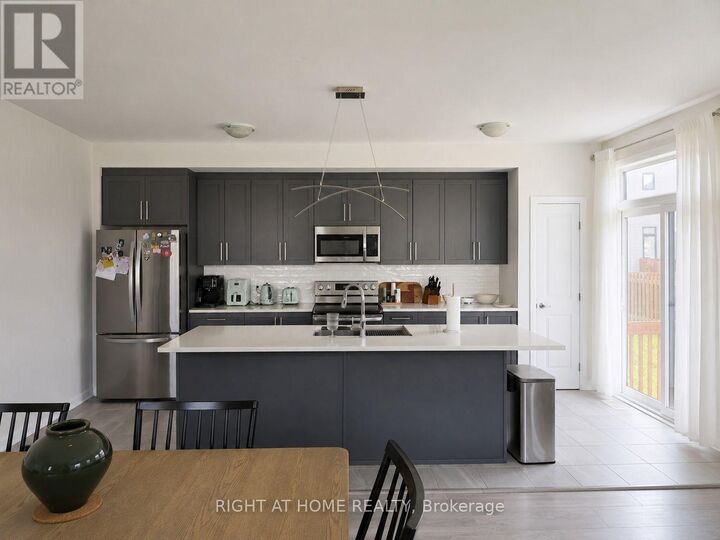 Property Photo:  242 Calvington Avenue  ON K2T 0P9 