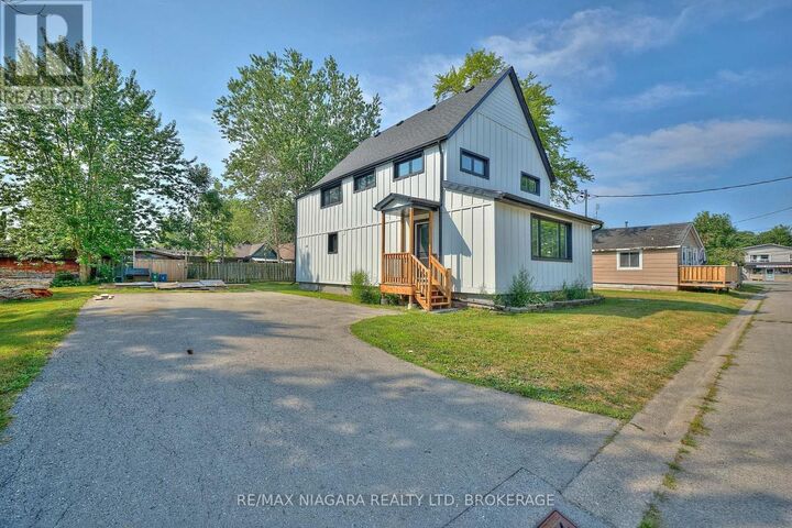 Property Photo:  19 Maccabee Avenue Lower  ON L2A 1C7 