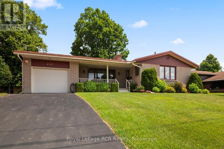 Property Photo: 227 15th Avenue ON N4N 3E1