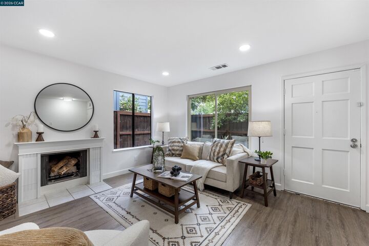 Property Photo: 1343 Honey Trl CA 94597