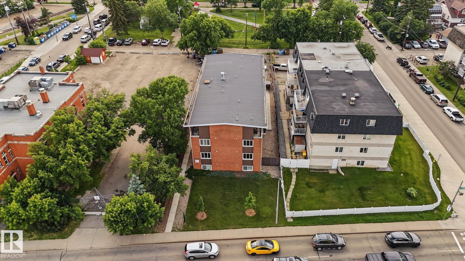 Property Photo: 8524 Gateway Boulevard NW 301 AB T6E 4B5