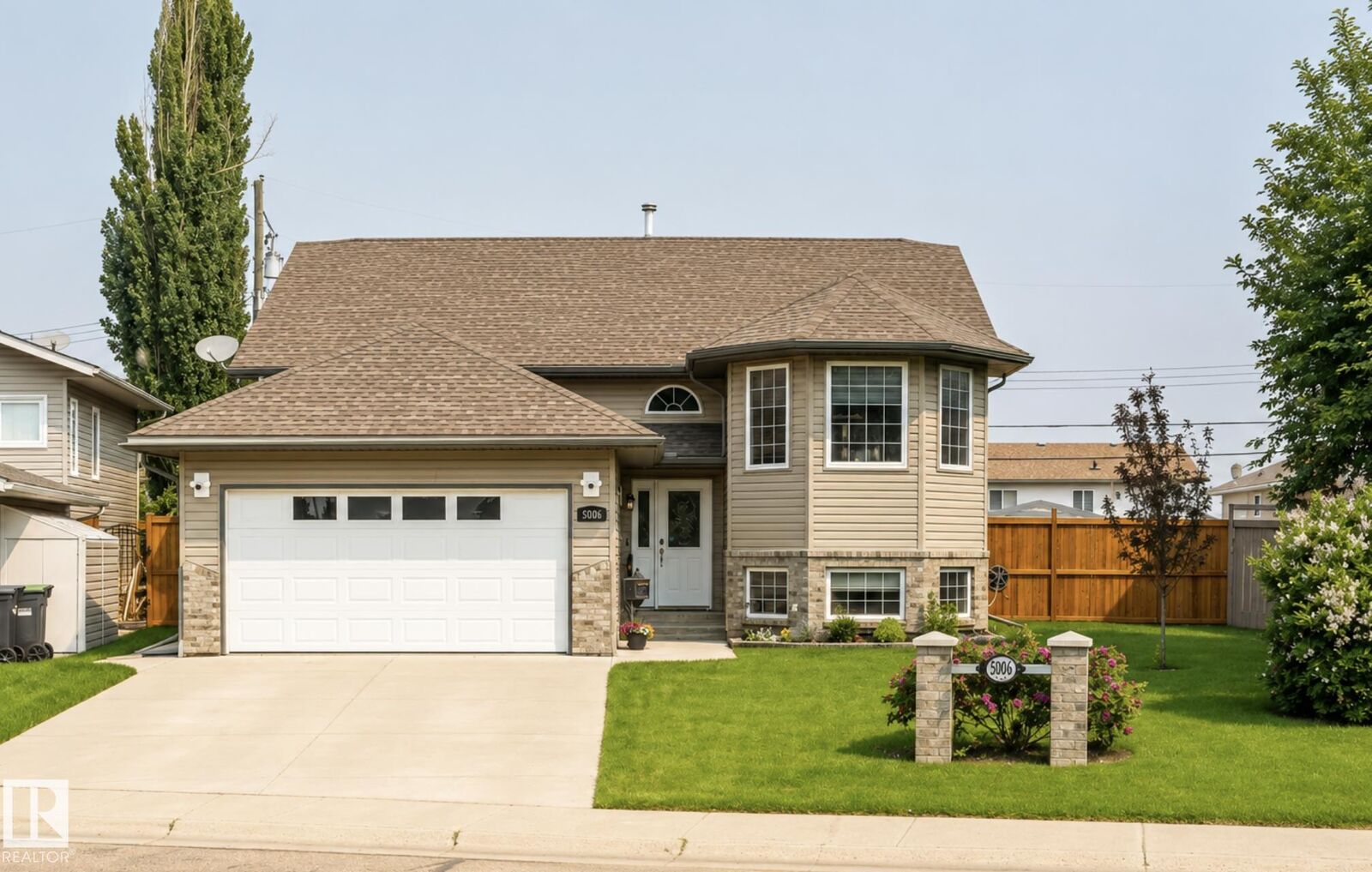 Property Photo: 5006 53 Avenue AB T9M 1C9