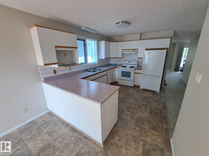 Property Photo:  #5 11015 105 Avenue  AB T7P 2P5 
