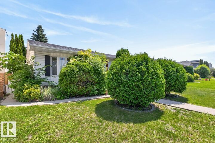 Property Photo: 9627 146 Street NW AB T5N 2Z2