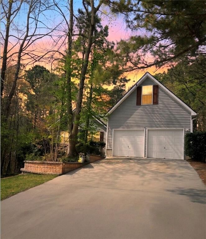 Property Photo:  2072 Amberly Crossing Lane  GA 30019 