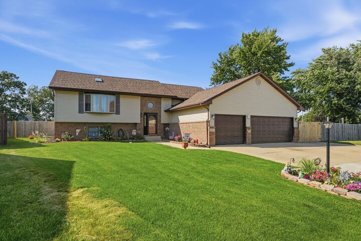 Property Photo:  6512 Ravenwood Avenue  IN 46368 