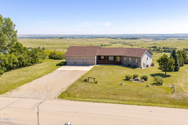 Property Photo:  4400 Highland Road NW  ND 58554 