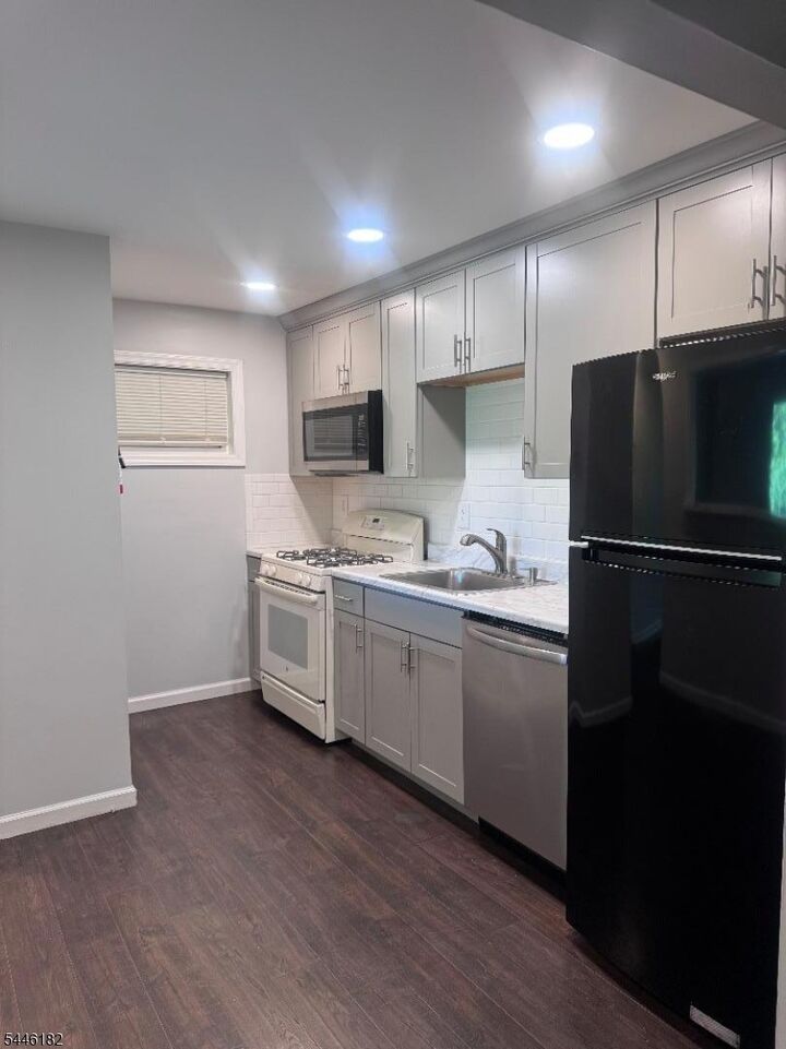 Property Photo:  100 Seward St  NJ 07866 