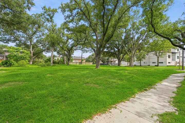 Property Photo: 4827 Braesvalley Drive TX 77096