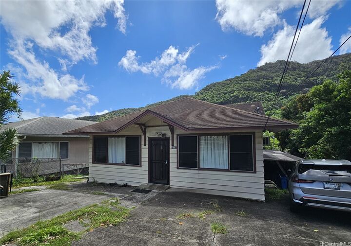 Property Photo: 2888 Kalihi Street HI 96819