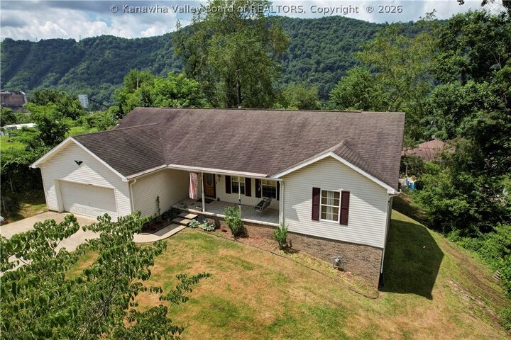 Property Photo:  302 Hickory Road  WV 25086 