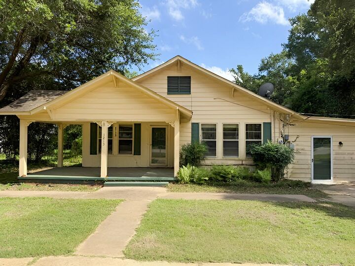 Property Photo:  1213 W Sabine St.  TX 75633 