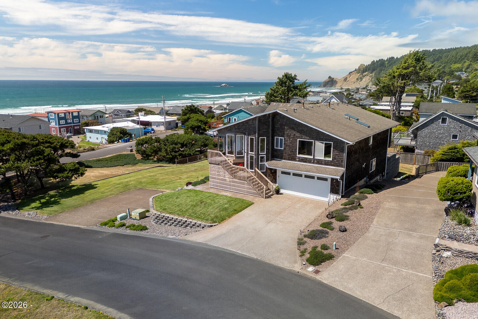 Property Photo: 1903 NE Spindrift Court OR 97367
