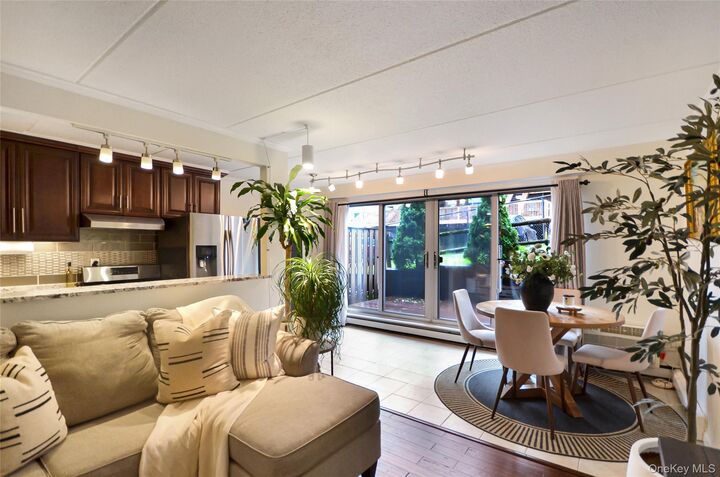 Property Photo:  397 N Broadway 1F  NY 10701 