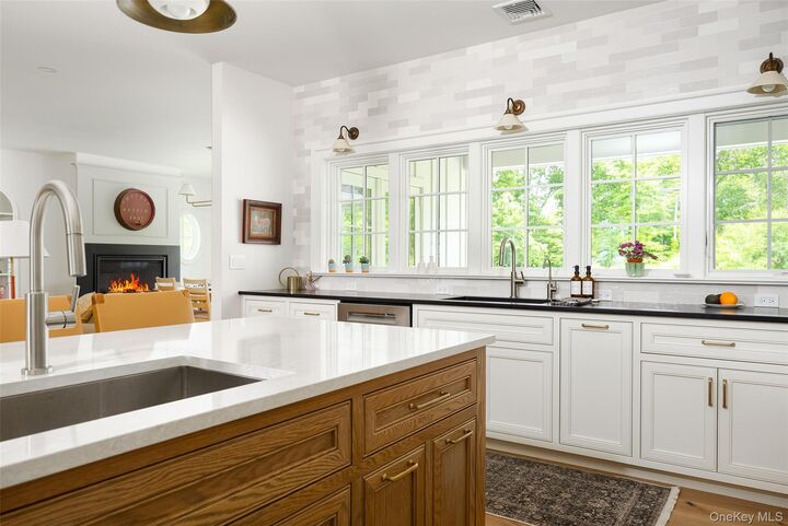 Property Photo:  5 Shadow Court  NY 12590 