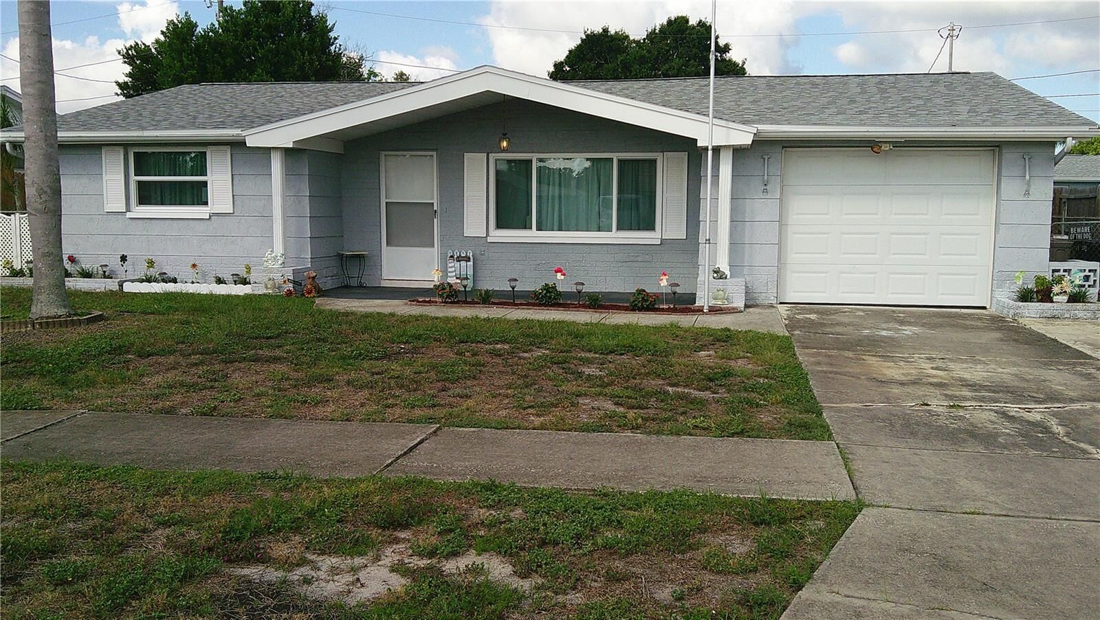Property Photo: 1203 Chancellor Drive FL 34690