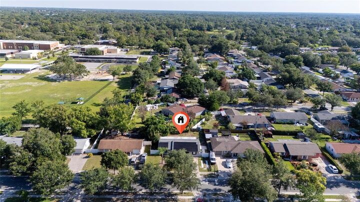 Property Photo: 618 Jupiter Way FL 32707