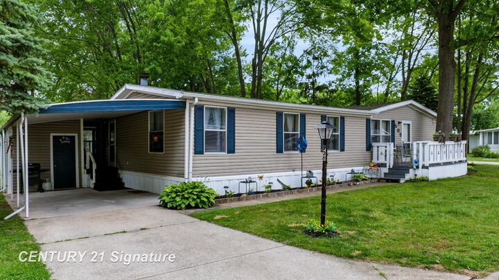 Property Photo:  505 Park Circle  MI 48420 