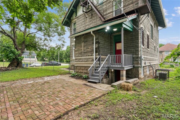 Property Photo: 5922 Oakherst Place MO 63112