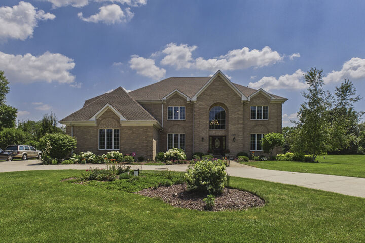 Property Photo: 1578 Roanoke Court IL 60047