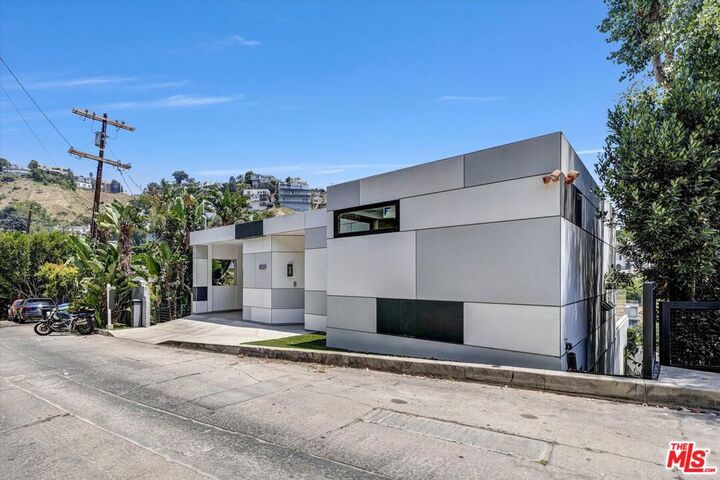 Property Photo:  8526 Hollywood Boulevard  CA 90069 