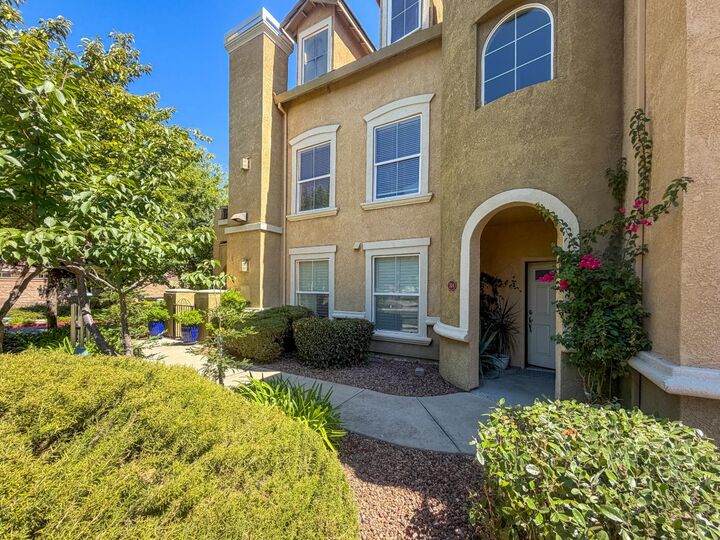 Property Photo: 5350 Dunlay Drive 3114 CA 95835
