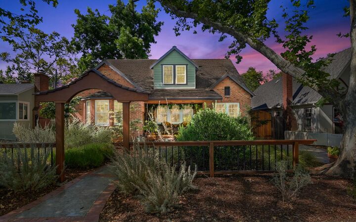 Property Photo:  2509 10th Avenue  CA 95818 