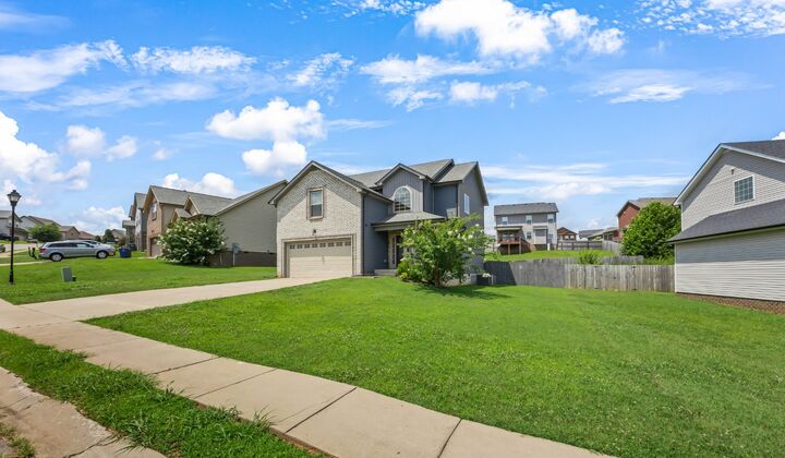 Property Photo:  843 Crestone Ln  TN 37042 
