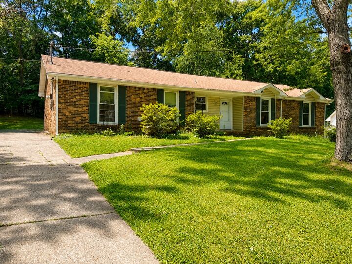 Property Photo:  312 Andrew Dr  TN 37042 