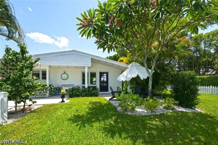 Property Photo:  1216 10th Street N  FL 34102 