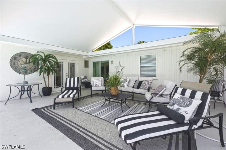 Property Photo: 1216 10th Street N FL 34102