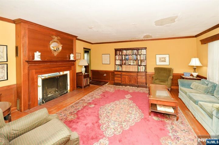 Property Photo:  6 Central Avenue  NJ 07627 