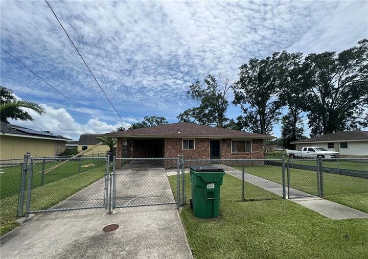 Property Photo: 2745 Annette Drive LA 70072