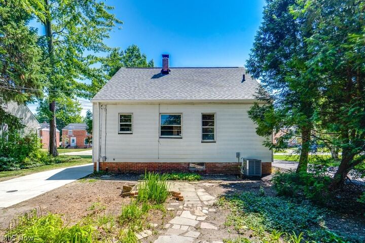 Property Photo: 344 E 250th Street OH 44132