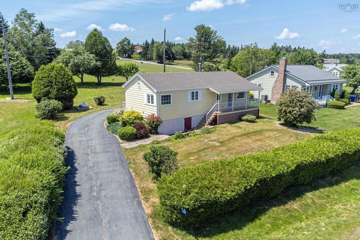 Property Photo:  698 Oakland Road  NS B0J 2E0 