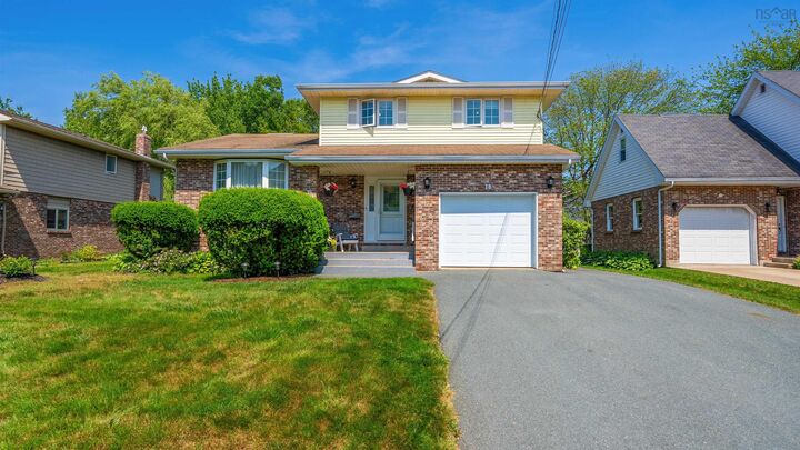 18 Flagstone Drive — photo 1