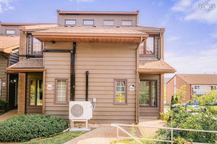 22 4 Rose Way — photo 1