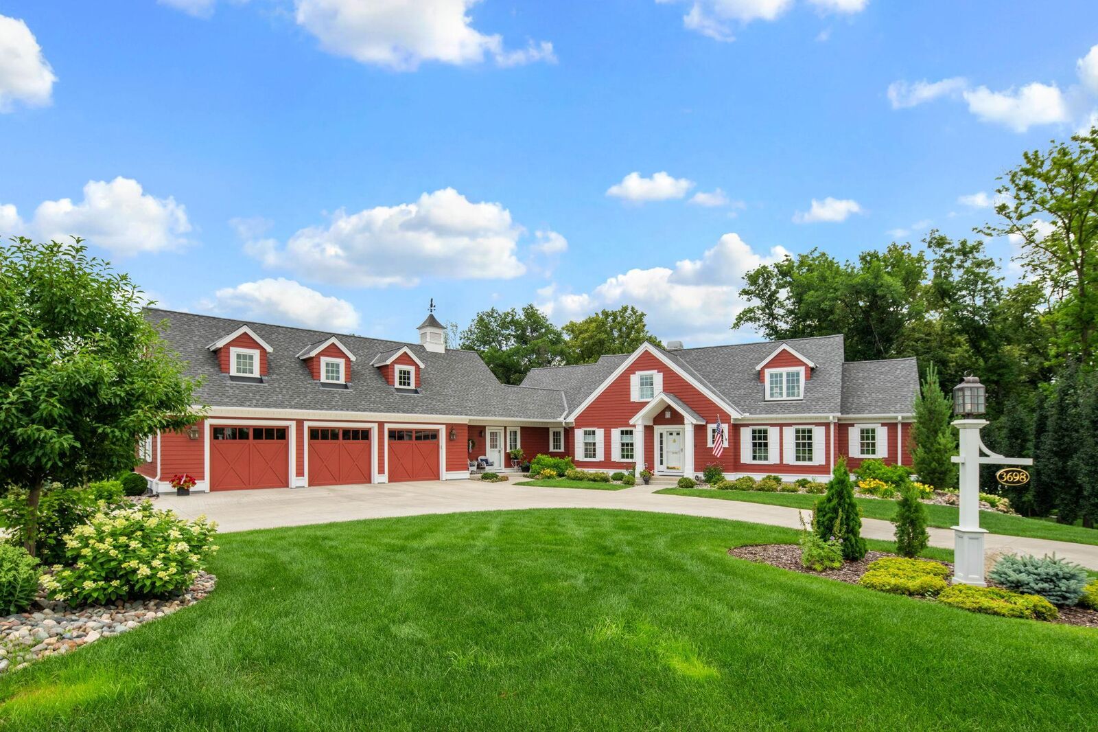 Property Photo: 3698 Woodland Cove Parkway MN 55331