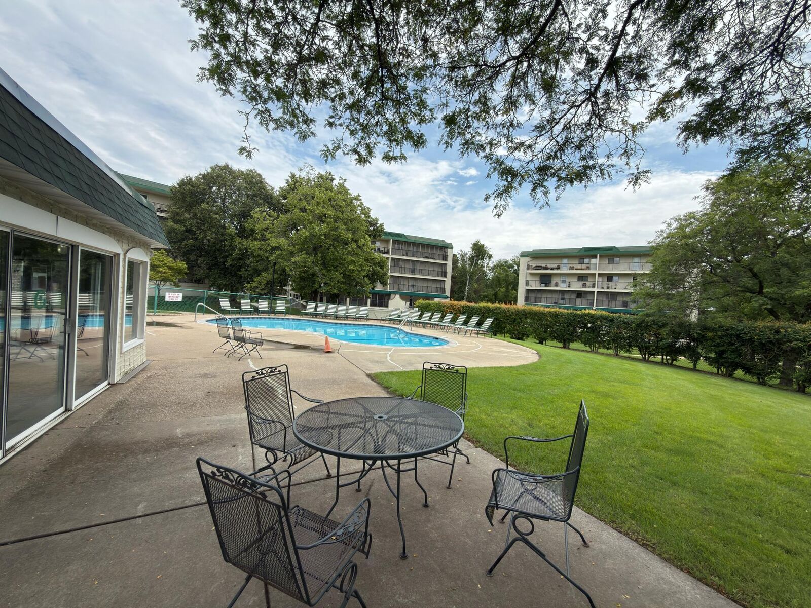 Property Photo:  10501 Cedar Lake Road 511  MN 55305 