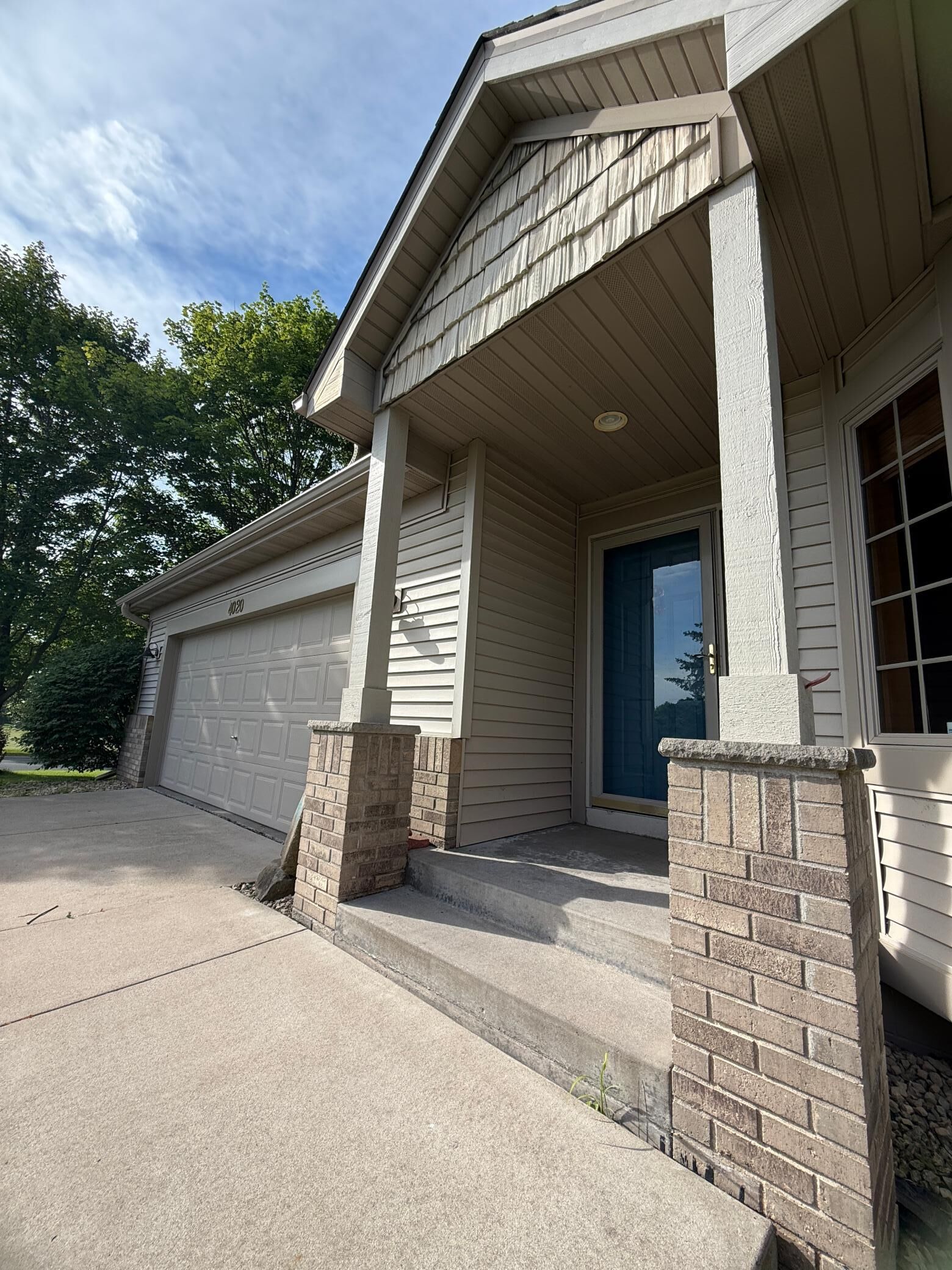 Property Photo:  4020 Kindred Way  MN 55042 