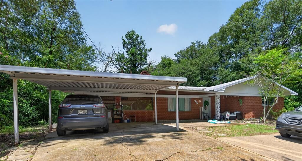Property Photo:  1504 Emanuel  LA 71457 