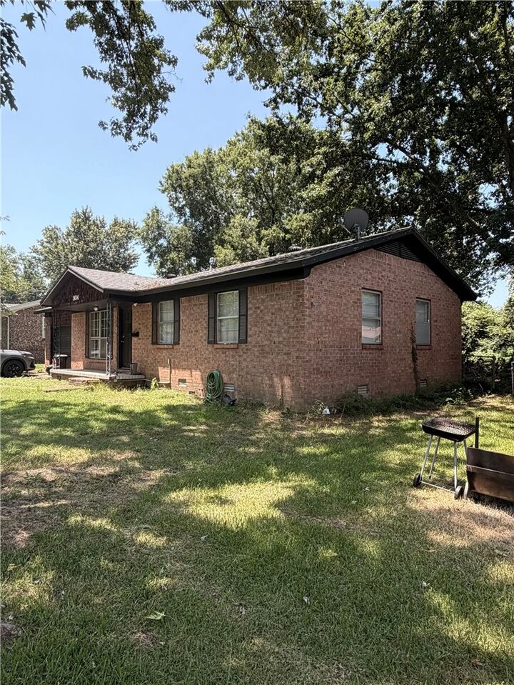 Property Photo: 904 Olive Drive AR 72830